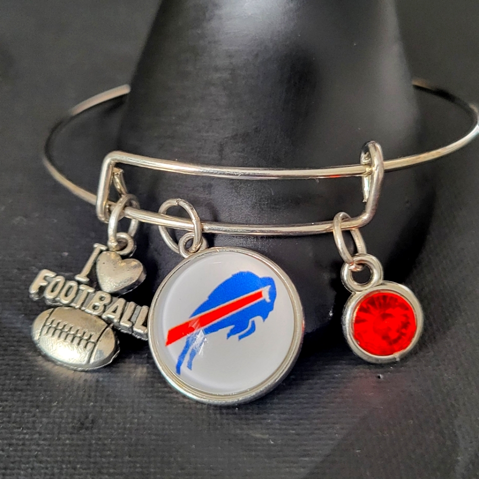 Bills Handmade Wire Charm Bracelet 13$